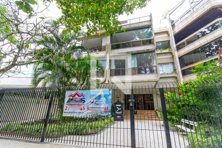 Apartamento à venda com 317m², 3 quartos e 2 vagas Apartamento à venda com 317m², 3 quartos e 2 vagasFachada