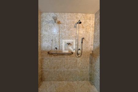 Casa à venda com 330m², 3 quartos e 2 vagasBanheiro da Suíte