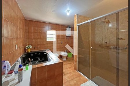 Casa à venda com 330m², 3 quartos e 2 vagasBanheiro da Suíte