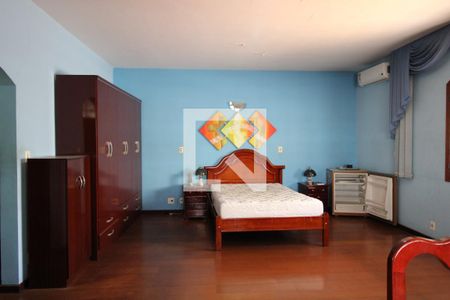 Casa à venda com 332m², 4 quartos e 1 vagaSuíte 3