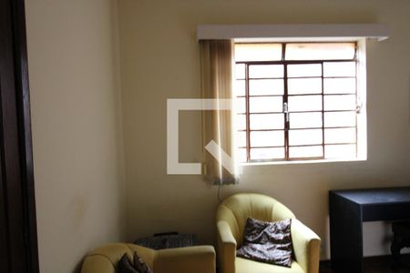 Casa à venda com 332m², 4 quartos e 1 vagaSuíte 1