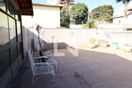 Casa à venda com 332m², 4 quartos e 1 vagaVaranda