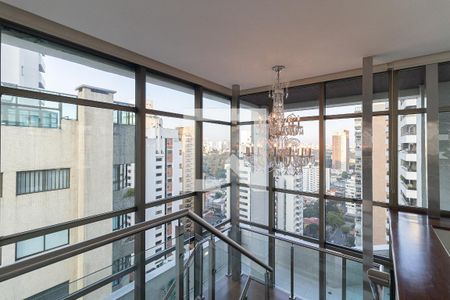 Apartamento à venda com 397m², 4 quartos e 3 vagasEscada