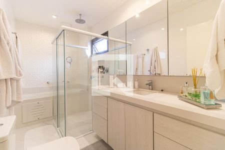 Apartamento à venda com 397m², 4 quartos e 3 vagasBanheiro da Suíte 1