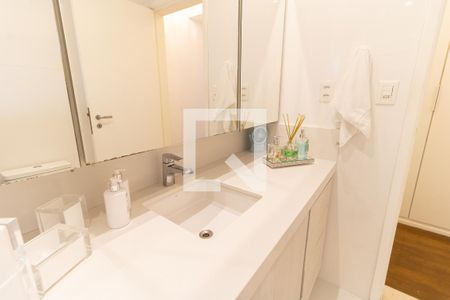 Apartamento à venda com 397m², 4 quartos e 3 vagasBanheiro da Suíte 1