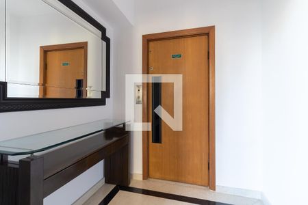 Apartamento à venda com 397m², 4 quartos e 3 vagasEntrada Privativa 1