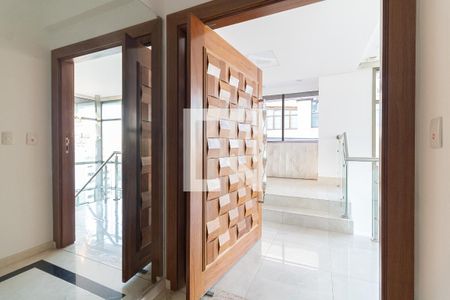 Apartamento à venda com 397m², 4 quartos e 3 vagasEntrada Privativa 2