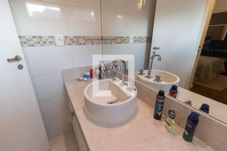Apartamento à venda com 397m², 4 quartos e 3 vagasBanheiro da Suíte 2