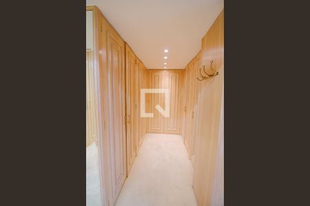 Apartamento para alugar com 550m², 3 quartos e 3 vagas Apartamento para alugar com 550m², 3 quartos e 3 vagasCloset