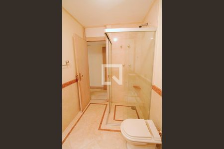 Apartamento para alugar com 550m², 3 quartos e 3 vagas Apartamento para alugar com 550m², 3 quartos e 3 vagasBanheiro da Suíte 2