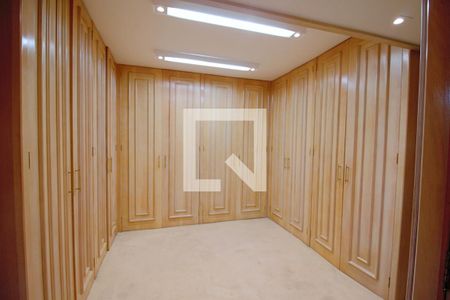 Apartamento para alugar com 550m², 3 quartos e 3 vagas Apartamento para alugar com 550m², 3 quartos e 3 vagasCloset