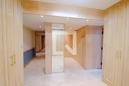 Apartamento para alugar com 550m², 3 quartos e 3 vagas Apartamento para alugar com 550m², 3 quartos e 3 vagasCloset