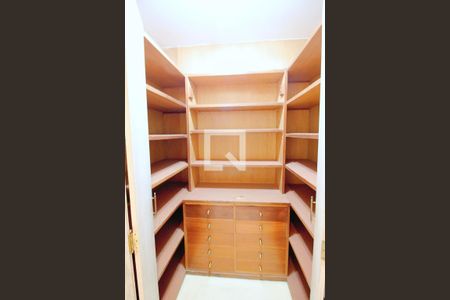 Apartamento para alugar com 550m², 3 quartos e 3 vagas Apartamento para alugar com 550m², 3 quartos e 3 vagasCloset da suíte 1