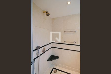 Apartamento para alugar com 550m², 3 quartos e 3 vagas Apartamento para alugar com 550m², 3 quartos e 3 vagasBanheiro da Suíte 1