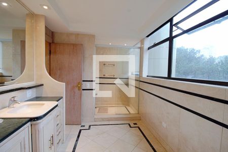 Apartamento para alugar com 550m², 3 quartos e 3 vagas Apartamento para alugar com 550m², 3 quartos e 3 vagasBanheiro da Suíte 1