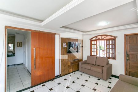 Casa à venda com 270m², 9 quartos e 3 vagas Casa à venda com 270m², 9 quartos e 3 vagasSala