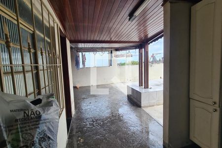 Casa à venda com 250m², 3 quartos e 2 vagas Casa à venda com 250m², 3 quartos e 2 vagasÁrea de Serviço