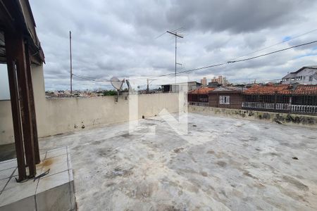 Casa à venda com 250m², 3 quartos e 2 vagas Casa à venda com 250m², 3 quartos e 2 vagasTerraço