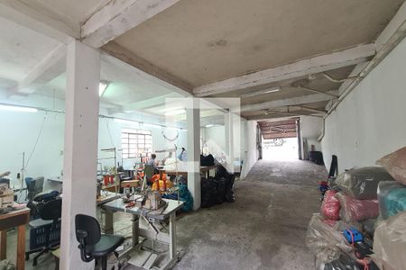 Casa à venda com 250m², 3 quartos e 2 vagas Casa à venda com 250m², 3 quartos e 2 vagasgalpão