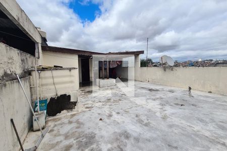 Casa à venda com 250m², 3 quartos e 2 vagas Casa à venda com 250m², 3 quartos e 2 vagasTerraço