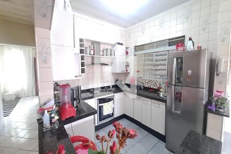 Casa à venda com 250m², 3 quartos e 2 vagas Casa à venda com 250m², 3 quartos e 2 vagasCozinha