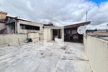 Casa à venda com 250m², 3 quartos e 2 vagas Casa à venda com 250m², 3 quartos e 2 vagasTerraço