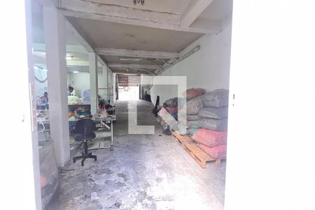 Casa à venda com 250m², 3 quartos e 2 vagas Casa à venda com 250m², 3 quartos e 2 vagasgalpão