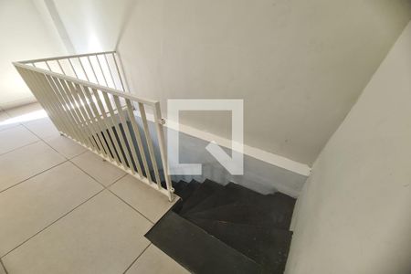 Escada de casa à venda com 2 quartos, 131m² em Vila California, São Paulo