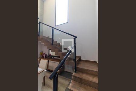 Casa à venda com 200m², 3 quartos e 2 vagasEscada