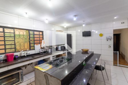 Casa à venda com 244m², 3 quartos e 2 vagasCozinha