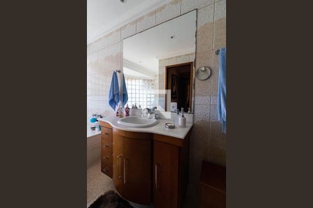 Casa para alugar com 670m², 4 quartos e 4 vagas Casa para alugar com 670m², 4 quartos e 4 vagasBanheiro da Suíte 1