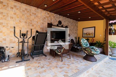 Casa para alugar com 670m², 4 quartos e 4 vagas Casa para alugar com 670m², 4 quartos e 4 vagasÁrea comum - Piscina