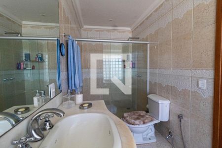 Casa para alugar com 670m², 4 quartos e 4 vagas Casa para alugar com 670m², 4 quartos e 4 vagasBanheiro da Suíte 1