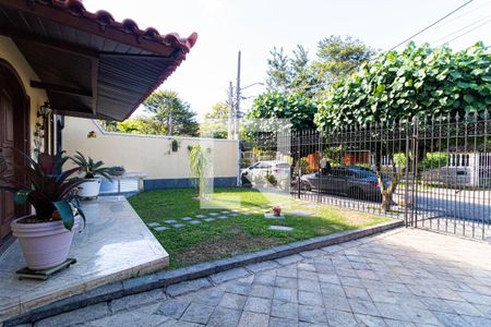 Casa para alugar com 670m², 4 quartos e 4 vagas Casa para alugar com 670m², 4 quartos e 4 vagasQuintal