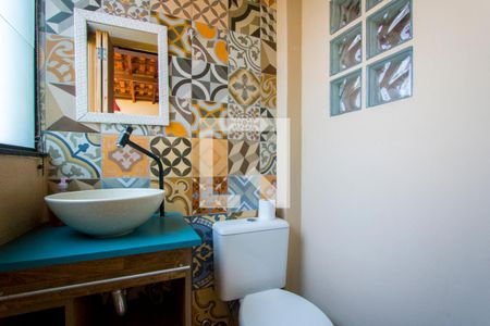 Apartamento à venda com 108m², 2 quartos e 3 vagas Apartamento à venda com 108m², 2 quartos e 3 vagasBanheiro de serviço