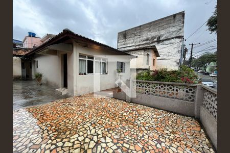 Casa à venda com 138m², 2 quartos e 2 vagas Casa à venda com 138m², 2 quartos e 2 vagasFrente