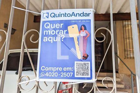 Casa à venda com 220m², 2 quartos e 2 vagas Casa à venda com 220m², 2 quartos e 2 vagasFachada