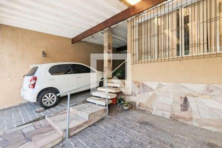 Casa à venda com 220m², 2 quartos e 2 vagas Casa à venda com 220m², 2 quartos e 2 vagasGaragem