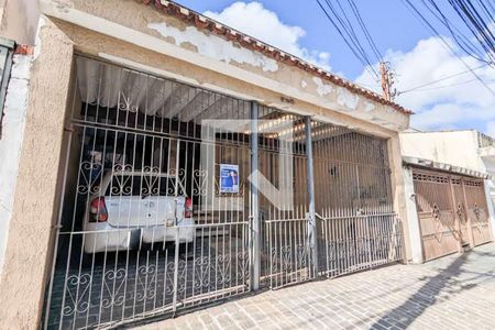 Casa à venda com 220m², 2 quartos e 2 vagas Casa à venda com 220m², 2 quartos e 2 vagasFachada
