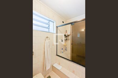 Casa à venda com 220m², 2 quartos e 2 vagas Casa à venda com 220m², 2 quartos e 2 vagasBanheiro