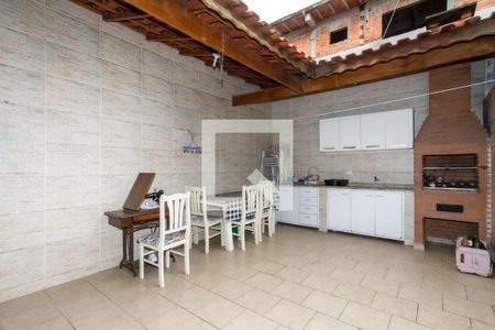 Casa à venda com 132m², 3 quartos e 2 vagas Casa à venda com 132m², 3 quartos e 2 vagasChurrasqueira