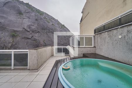 Apartamento à venda com 210m², 2 quartos e 2 vagasCobertura Vista