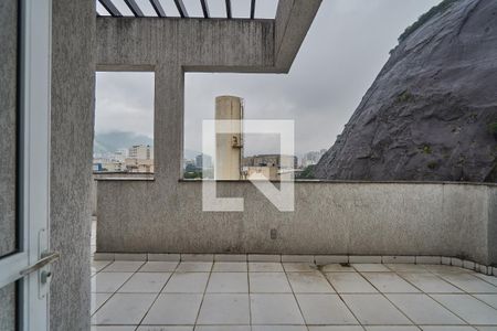 Apartamento à venda com 210m², 2 quartos e 2 vagasCobertura 