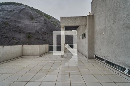 Apartamento à venda com 210m², 2 quartos e 2 vagasCobertura 