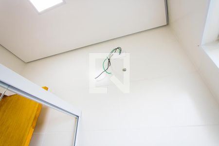 Banheiro de kitnet/studio para alugar com 1 quarto, 32m² em Jardim Ocara, Santo André