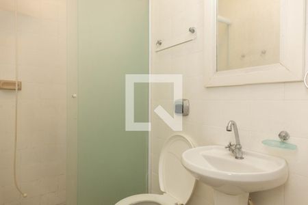 Banheiro de apartamento para alugar com 1 quarto, 32m² em Rio Branco, Porto Alegre