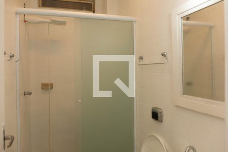Banheiro de apartamento para alugar com 1 quarto, 32m² em Rio Branco, Porto Alegre
