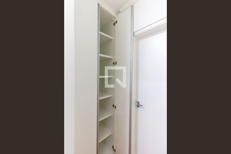 Apartamento para alugar com 100m², 3 quartos e 1 vagaCorredor com armário