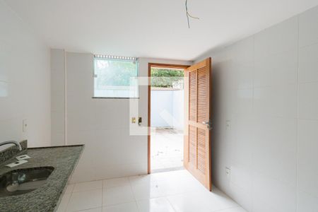 Casa de condomínio à venda com 169m², 3 quartos e 6 vagas Casa de condomínio à venda com 169m², 3 quartos e 6 vagasCozinha