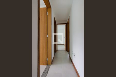 Casa de condomínio à venda com 169m², 3 quartos e 6 vagas Casa de condomínio à venda com 169m², 3 quartos e 6 vagasCorredor